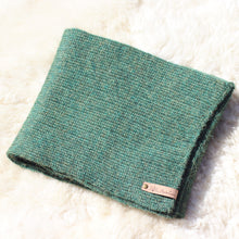 Ladda upp bild till gallerivisning, En lång halsduk