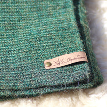 Ladda upp bild till gallerivisning, En lång halsduk