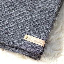 Ladda upp bild till gallerivisning, En lång halsduk