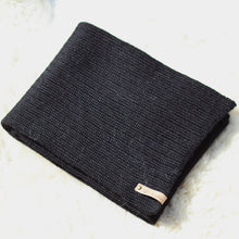 Ladda upp bild till gallerivisning, En lång halsduk