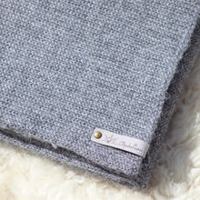 Ladda upp bild till gallerivisning, En lång halsduk