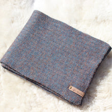 Ladda upp bild till gallerivisning, En lång halsduk