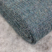 Ladda upp bild till gallerivisning, En lång halsduk