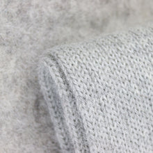 Ladda upp bild till gallerivisning, En lång halsduk