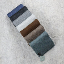 Ladda upp bild till gallerivisning, En lång halsduk