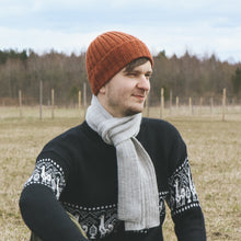 Ladda upp bild till gallerivisning, En lång halsduk