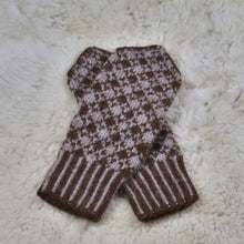 Ladda upp bild till gallerivisning, Käsitsi kootud alpakavillased käpikud
