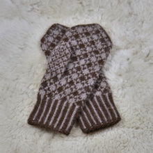 Ladda upp bild till gallerivisning, Käsitsi kootud alpakavillased käpikud
