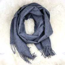 Ladda upp bild till gallerivisning, Ühevärviline beebialpaka villane sall
