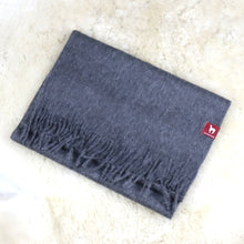 Ladda upp bild till gallerivisning, Ühevärviline beebialpaka villane sall
