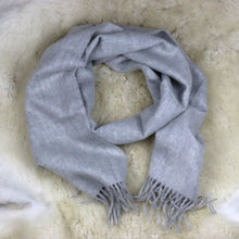 Ladda upp bild till gallerivisning, Ühevärviline beebialpaka villane sall
