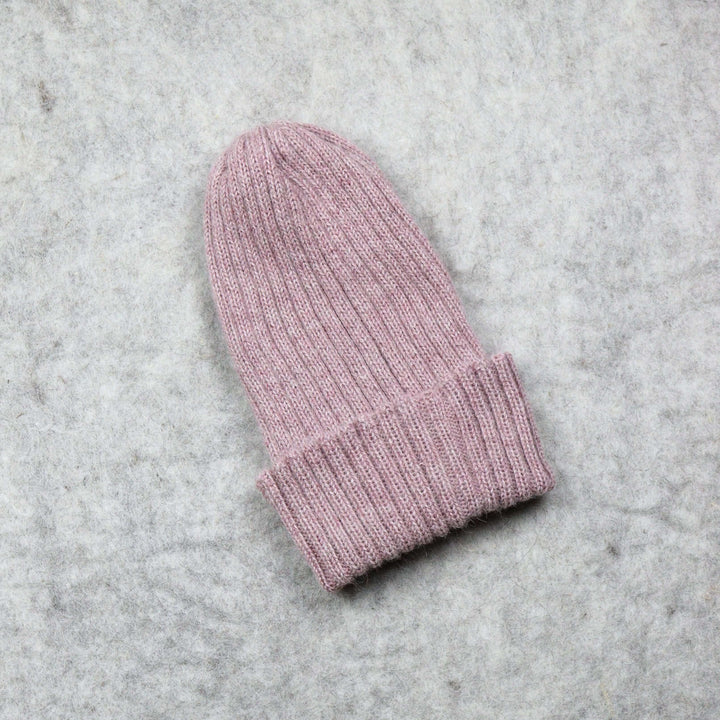 Ribbstickad hatt