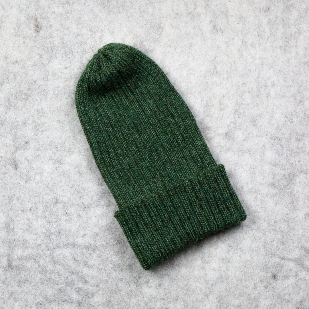 Ribbstickad hatt