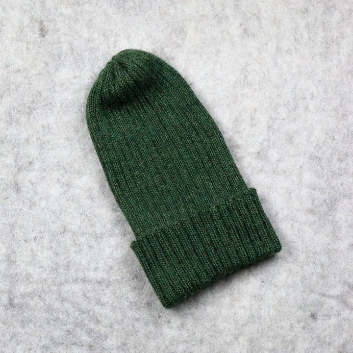 Ribbstickad hatt