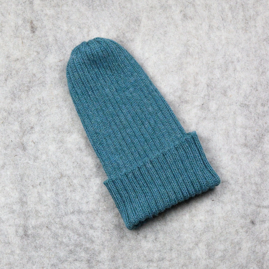Ribbstickad hatt