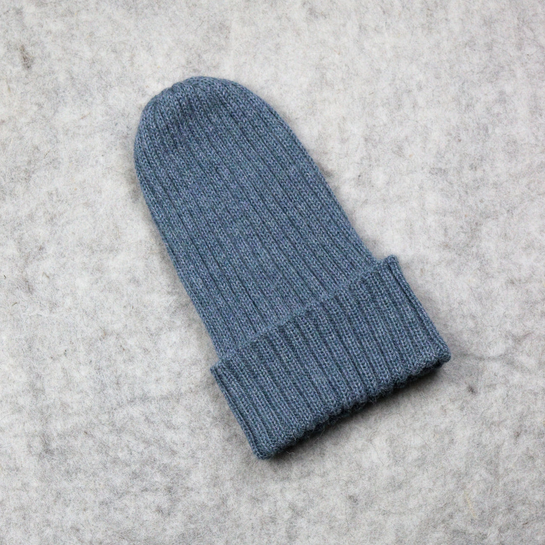 Ribbstickad hatt