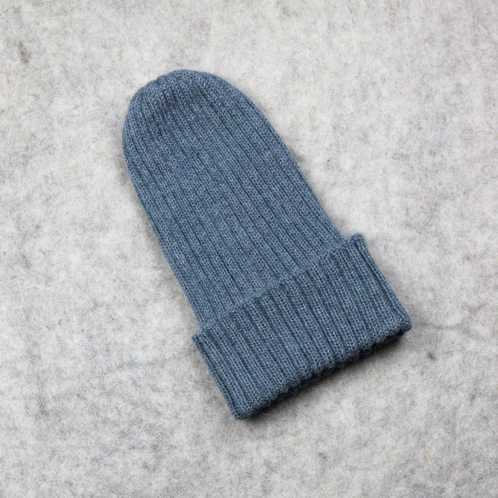 Ribbstickad hatt
