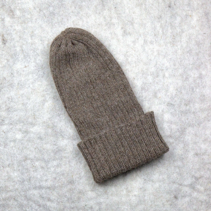 Ribbstickad hatt