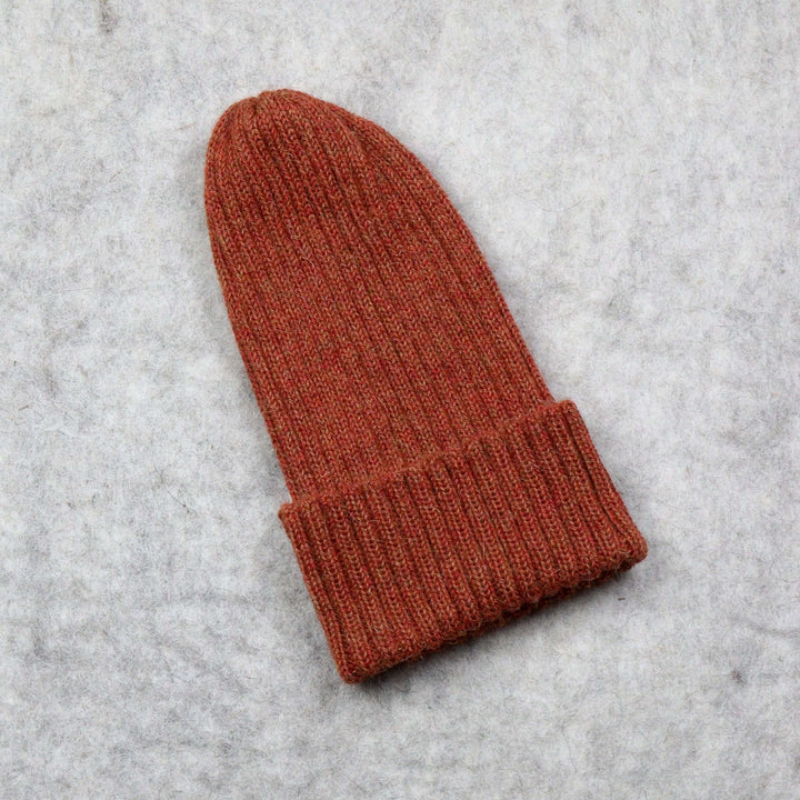 Ribbstickad hatt