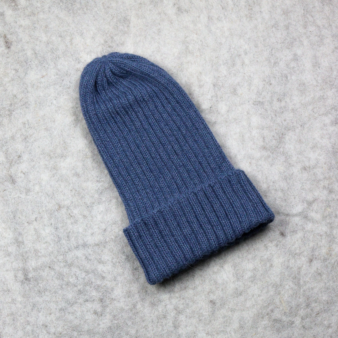 Ribbstickad hatt
