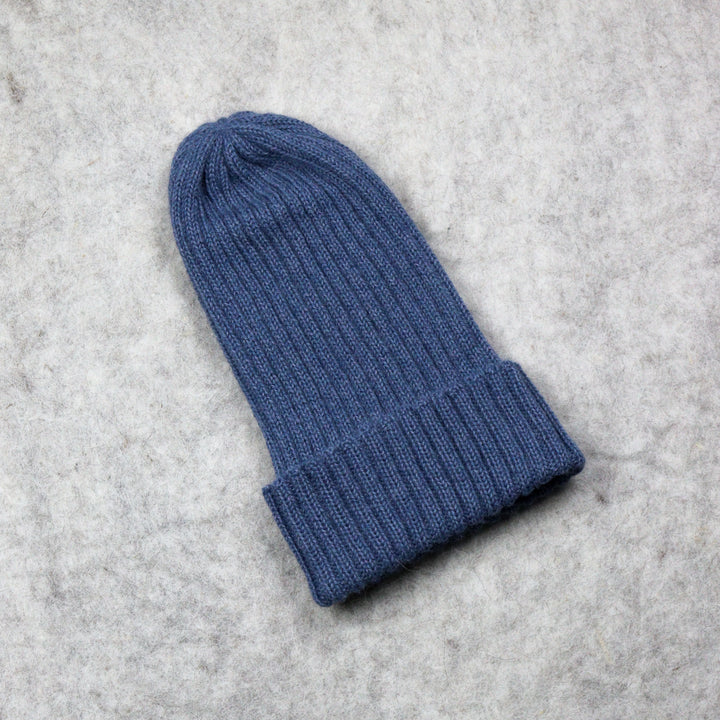 Ribbstickad hatt