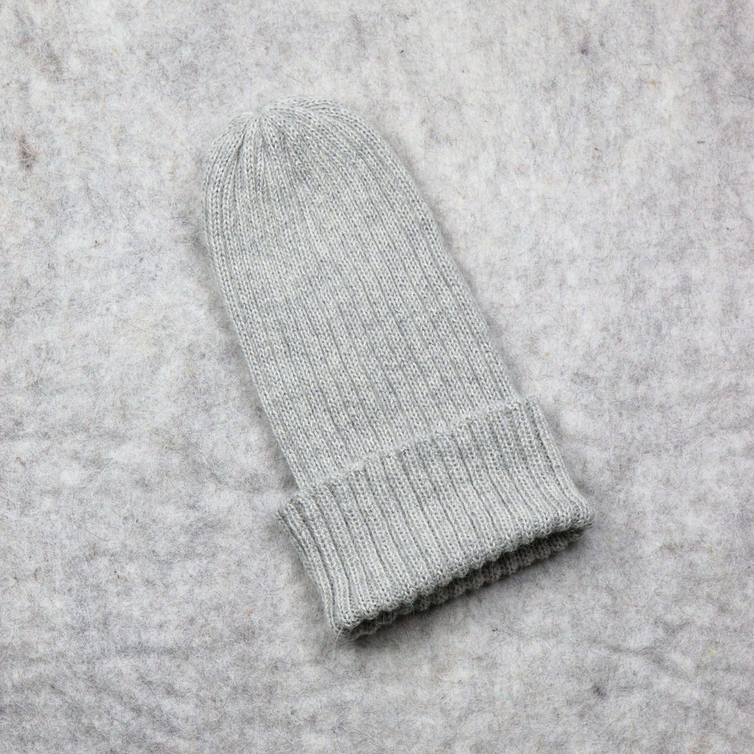 Ribbstickad hatt