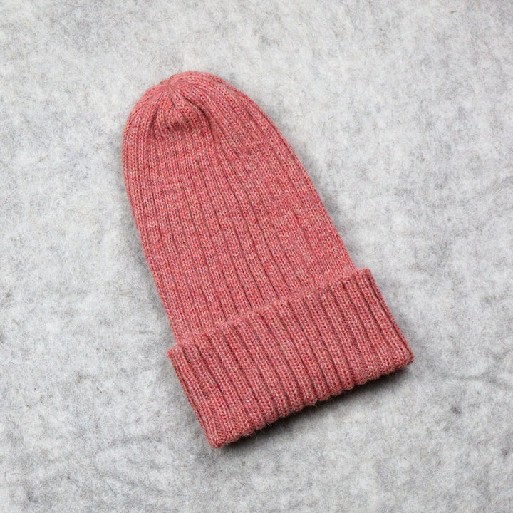 Ribbstickad hatt