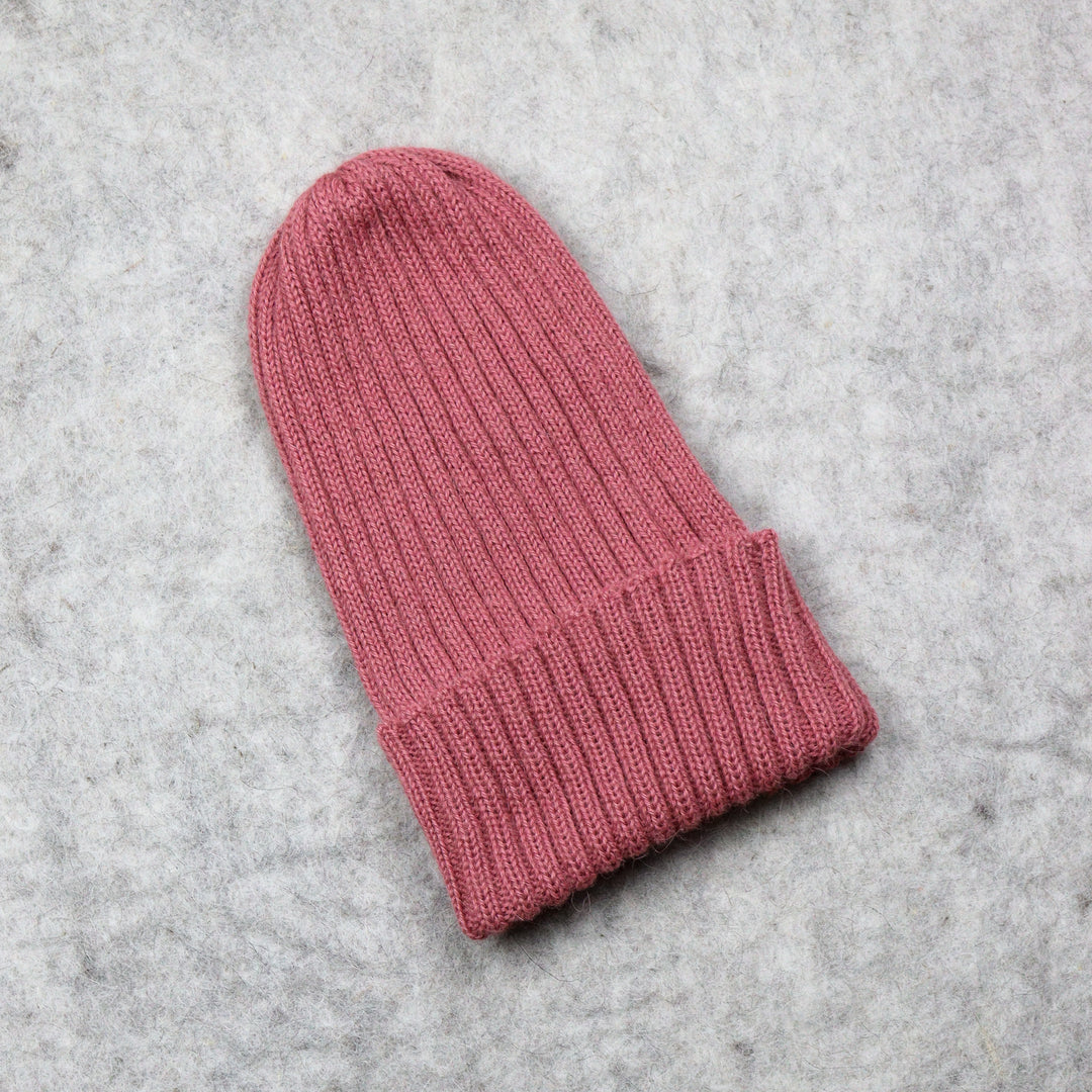 Ribbstickad hatt