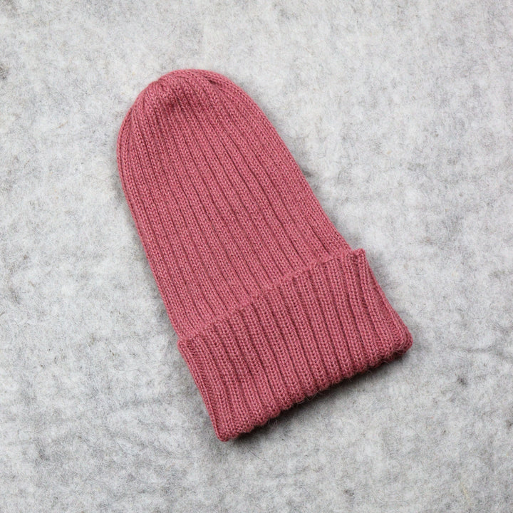 Ribbstickad hatt