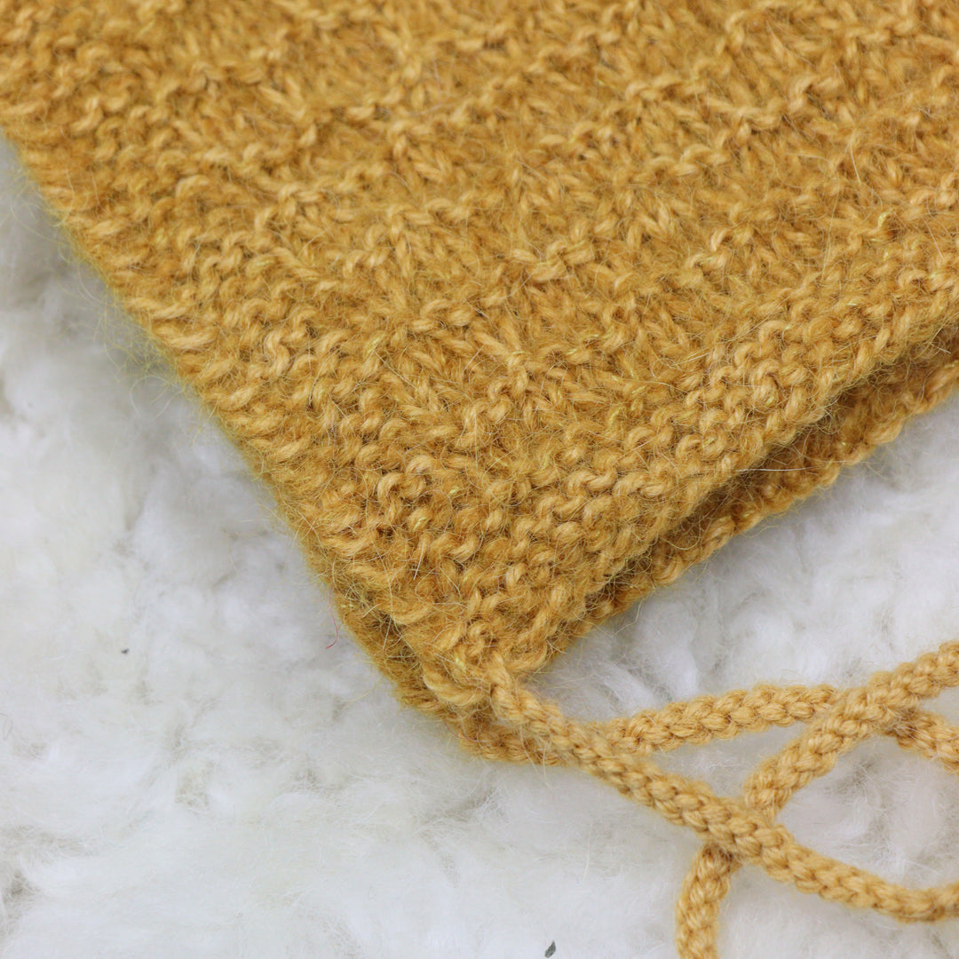 NY! Familjens dotters stickade babymössa