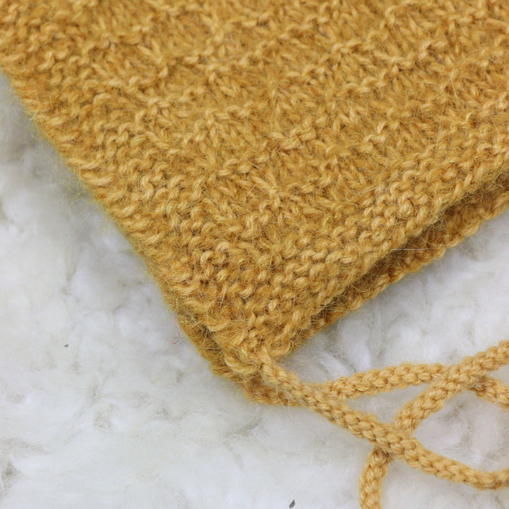 NY! Familjens dotters stickade babymössa