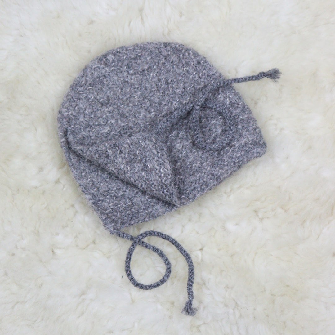 NY! Familjens dotters stickade babymössa