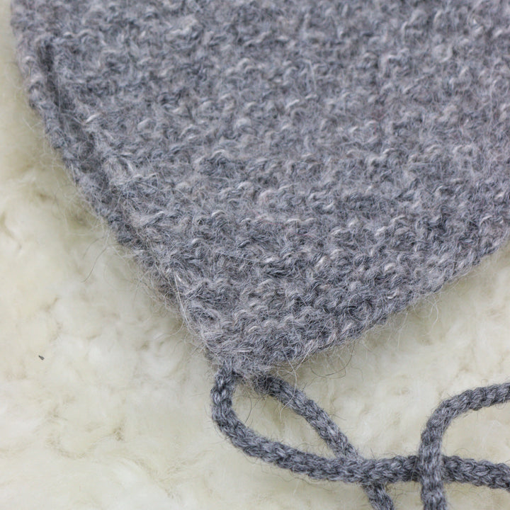 NY! Familjens dotters stickade babymössa