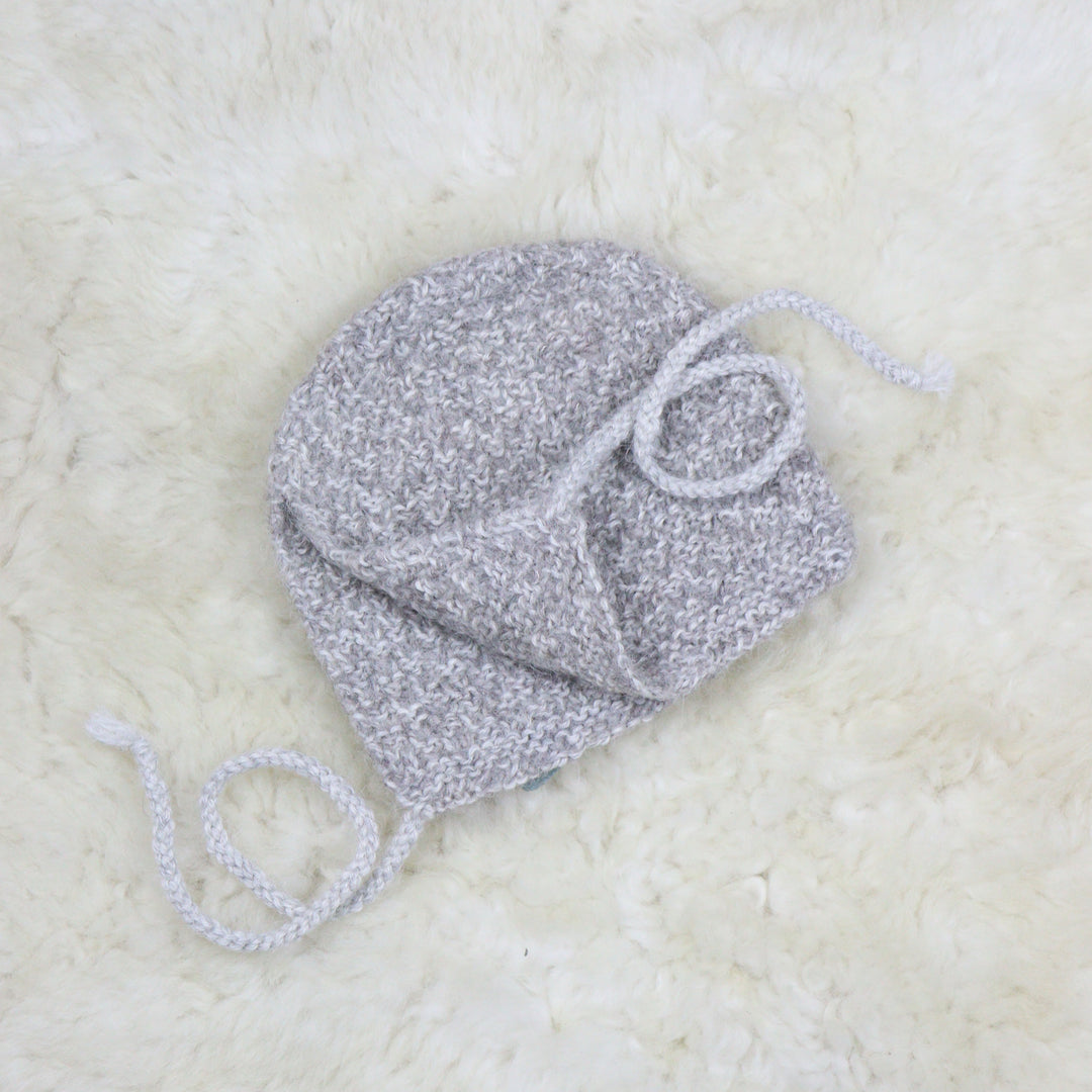 NY! Familjens dotters stickade babymössa