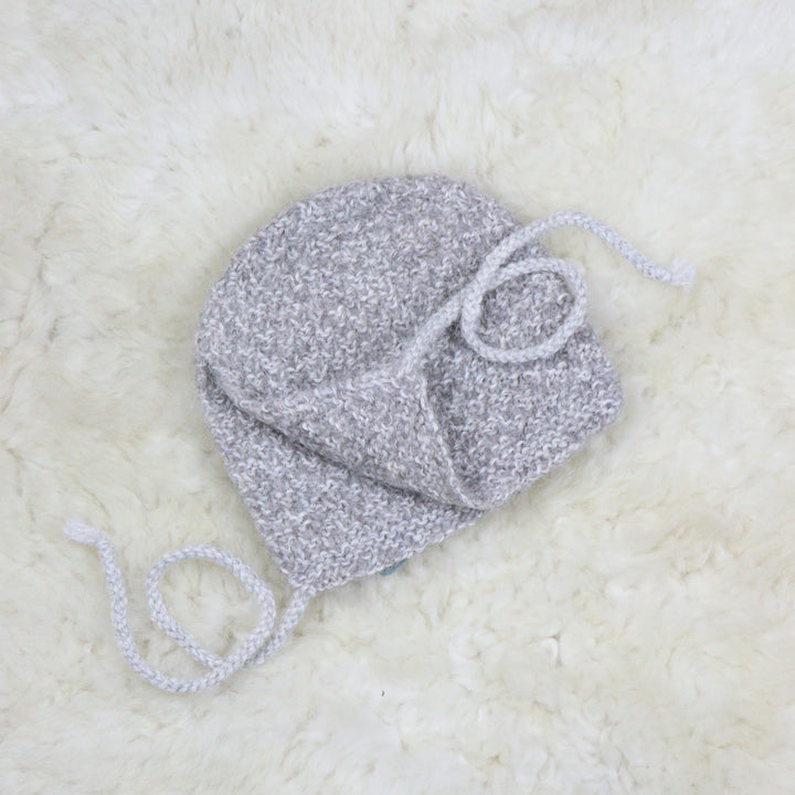 NY! Familjens dotters stickade babymössa