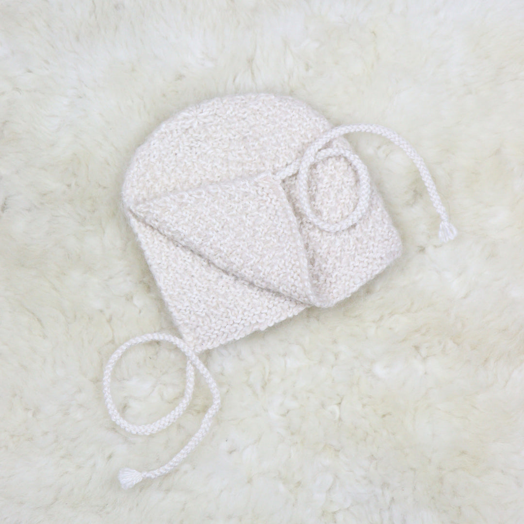 NY! Familjens dotters stickade babymössa