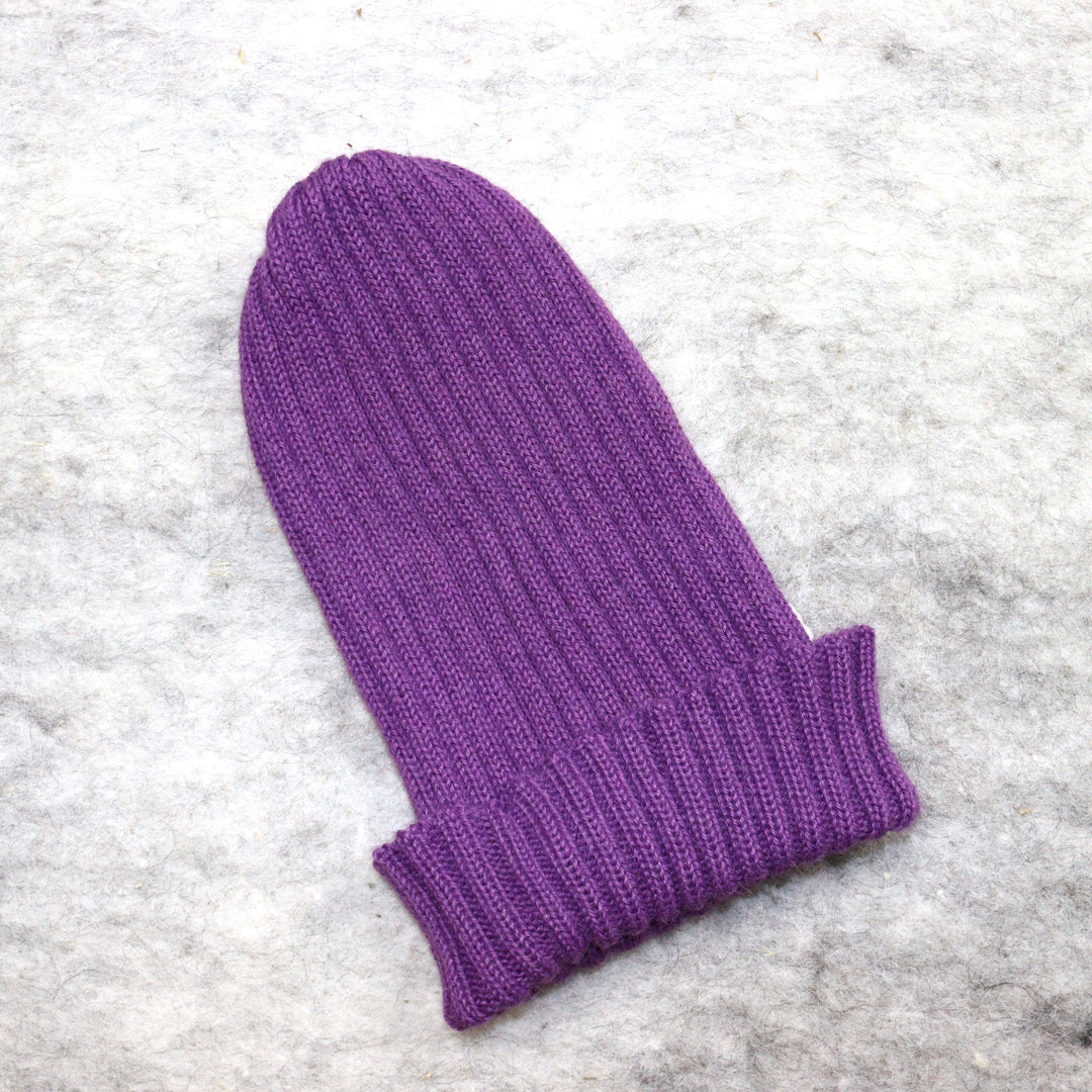 Ribbstickad hatt